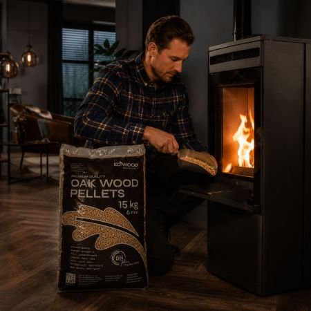 edwood houtpellets 15kg sfeerfoto haard 2 edwood houtpellets 15kg sfeerfoto haard 2